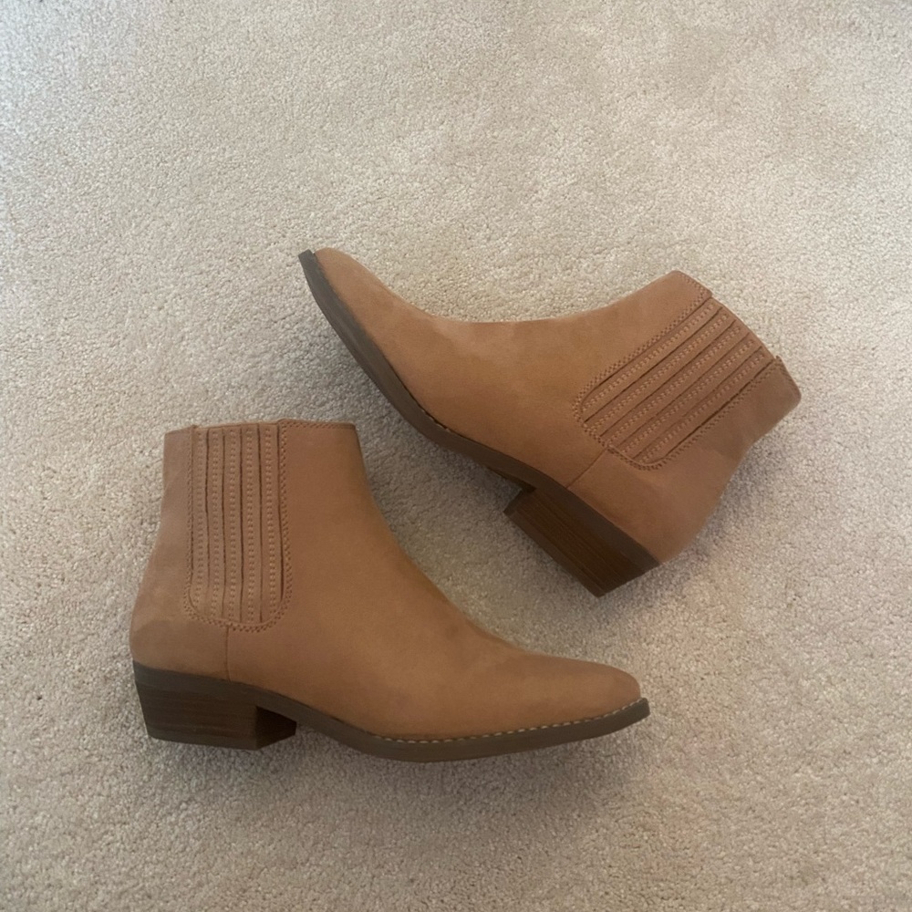 Universal Thread Tan Bootie